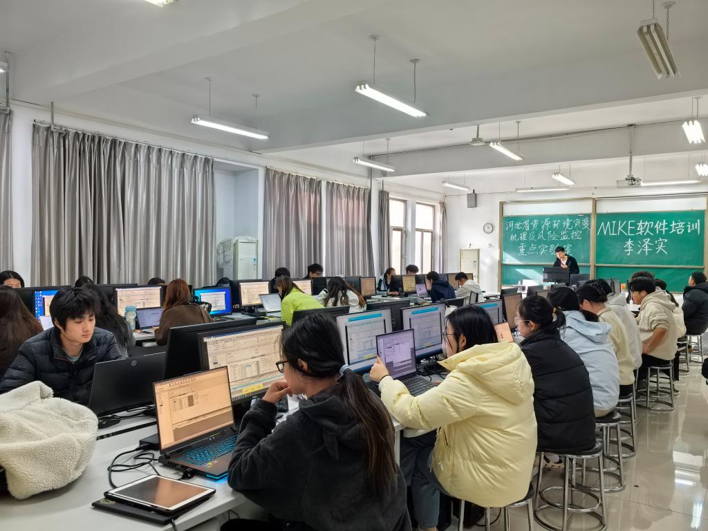 丹華水利專家李澤實來校授課，MIKE軟件培訓助力水利環境技術創新
